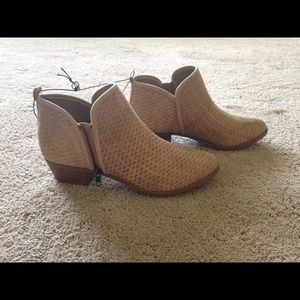 NEW WITH TAGS Altar'd State Tan Ankle Boots